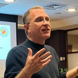 DiDonna-Raymond headshot